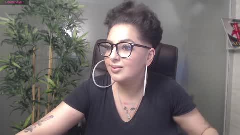 Snapshot of allyiah chatting on January 22, 9:10 pm         online show from January 22, 9:10 pm