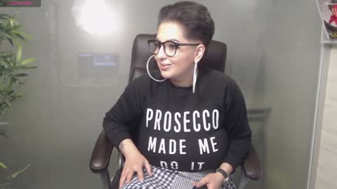 Snapshot of allyiah chatting on January 23, 10:22 pm         online show from January 23, 10:22 pm