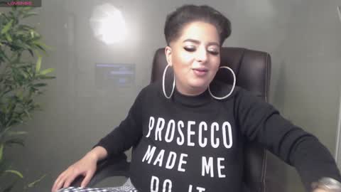 Snapshot of allyiah chatting on January 24, 1:24 am         online show from January 24, 1:24 am