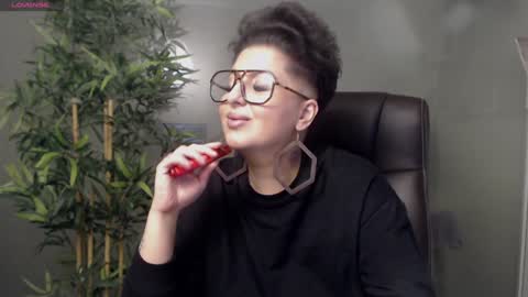 Snapshot of allyiah chatting on January 25, 10:39 pm         online show from January 25, 10:39 pm