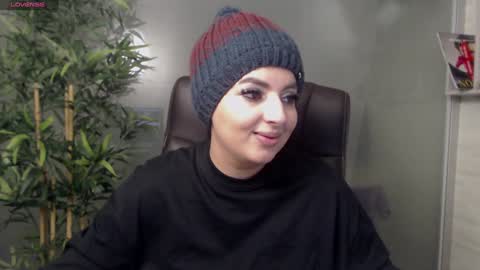 Snapshot of allyiah chatting on January 26, 1:41 am         online show from January 26, 1:41 am