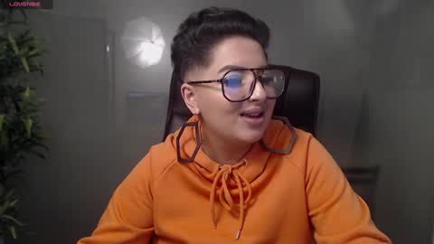 Snapshot of allyiah chatting on January 27, 1:16 am         online show from January 27, 1:16 am