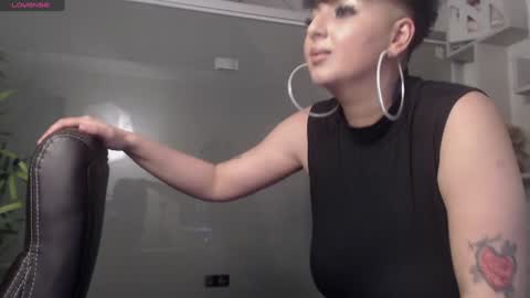 Snapshot of allyiah chatting on January 31, 9:26 pm         online show from January 31, 9:26 pm