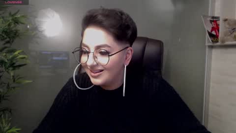 Snapshot of allyiah chatting on February 1, 9:40 pm         online show from February 1, 9:40 pm