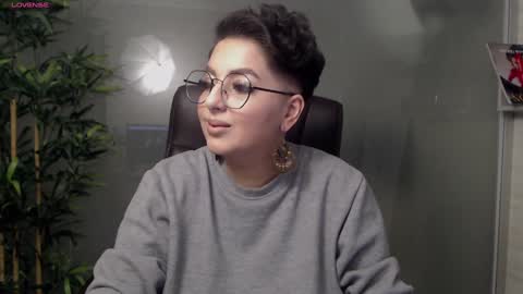 Snapshot of allyiah chatting on February 2, 8:08 pm         online show from February 2, 8:08 pm