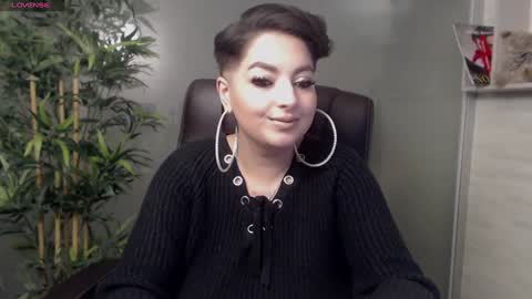 Snapshot of allyiah chatting on February 4, 10:13 pm         online show from February 4, 10:13 pm