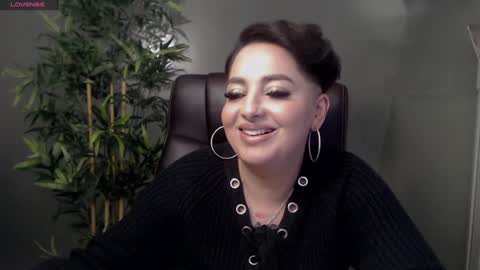 Snapshot of allyiah chatting on February 5, 1:15 am         online show from February 5, 1:15 am