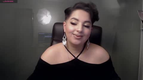 Snapshot of allyiah chatting on February 6, 10:43 pm         online show from February 6, 10:43 pm