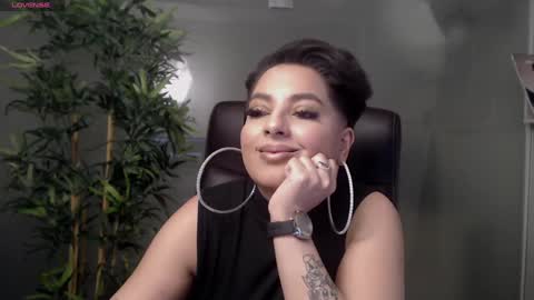 Snapshot of allyiah chatting on February 8, 11:34 pm         online show from February 8, 11:34 pm