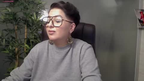 Snapshot of allyiah chatting on February 10, 12:52 am         online show from February 10, 12:52 am