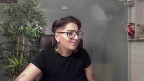 Snapshot of allyiah chatting on February 11, 9:25 pm         online show from February 11, 9:25 pm