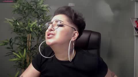 Snapshot of allyiah chatting on February 12, 11:30 pm         online show from February 12, 11:30 pm