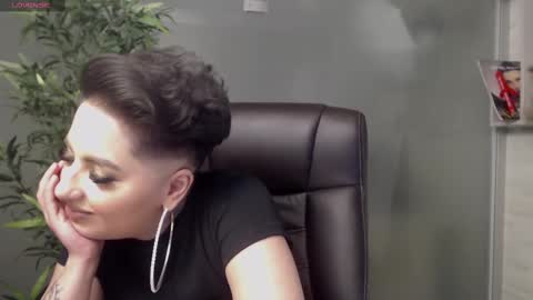 Snapshot of allyiah chatting on February 13, 2:34 am         online show from February 13, 2:34 am