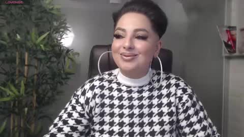 Snapshot of allyiah chatting on February 13, 8:03 pm         online show from February 13, 8:03 pm