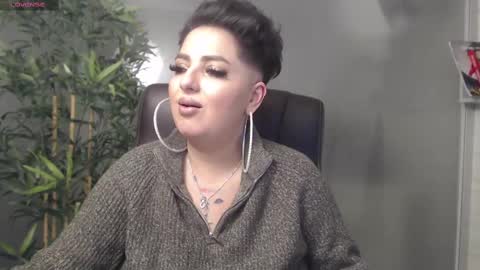 Snapshot of allyiah chatting on February 13, 11:58 pm         online show from February 13, 11:58 pm