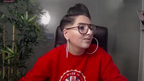 Snapshot of allyiah chatting on February 17, 9:08 pm         online show from February 17, 9:08 pm