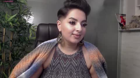 Snapshot of allyiah chatting on February 21, 12:38 am         online show from February 21, 12:38 am