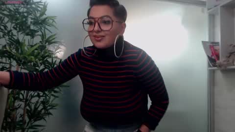 Snapshot of allyiah chatting on February 21, 8:16 pm         online show from February 21, 8:16 pm