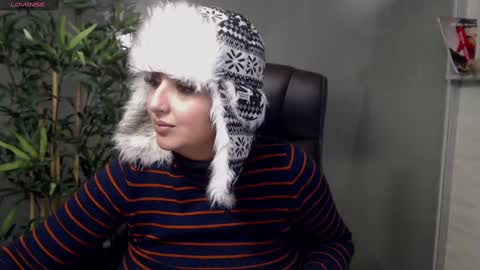 Snapshot of allyiah chatting on February 22, 2:39 am         online show from February 22, 2:39 am