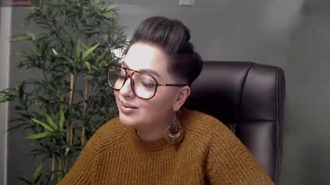 Snapshot of allyiah chatting on February 22, 9:48 pm         online show from February 22, 9:48 pm