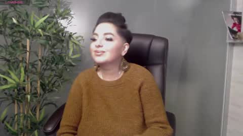 Snapshot of allyiah chatting on February 23, 12:51 am         online show from February 23, 12:51 am
