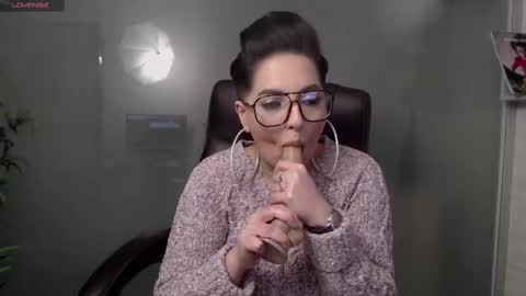 Snapshot of allyiah chatting on February 23, 9:16 pm         online show from February 23, 9:16 pm