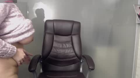 Snapshot of allyiah chatting on February 24, 12:20 am         online show from February 24, 12:20 am