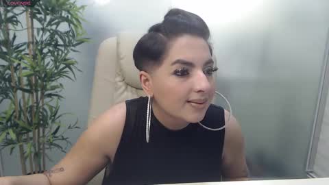 Snapshot of allyiah chatting on February 25, 11:00 pm         online show from February 25, 11:00 pm