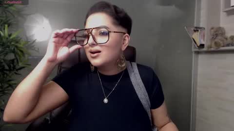 Snapshot of allyiah chatting on February 26, 11:59 pm         online show from February 26, 11:59 pm