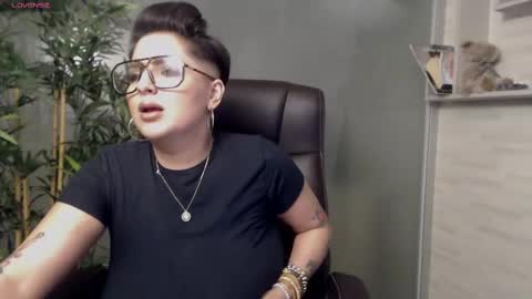 Snapshot of allyiah chatting on February 27, 11:04 pm         online show from February 27, 11:04 pm