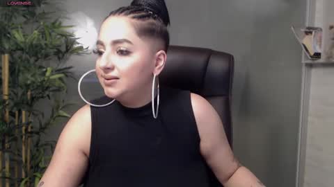 Snapshot of allyiah chatting on March 3, 11:03 pm         online show from March 3, 11:03 pm