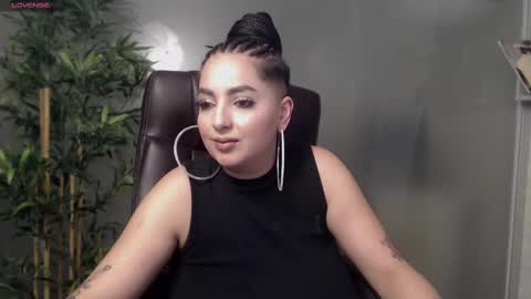 Snapshot of allyiah chatting on March 4, 2:06 am         online show from March 4, 2:06 am