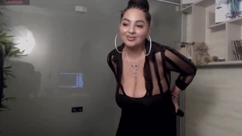 Snapshot of allyiah chatting on March 5, 9:15 pm         online show from March 5, 9:15 pm