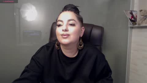 Snapshot of allyiah chatting on March 8, 1:28 am         online show from March 8, 1:28 am