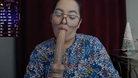 Snapshot of allyiah chatting on November 29, 7:06 pm online show from November 29, 7:06 pm