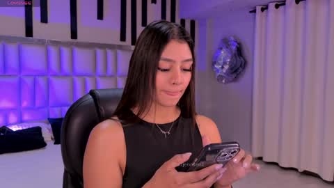 Snapshot of allyjensen chatting on May 17, 10:33 am Alisson online show from May 17, 10:33 am