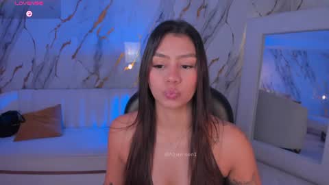 Snapshot of allyjensen chatting on July 21, 10:39 am Alisson online show from July 21, 10:39 am