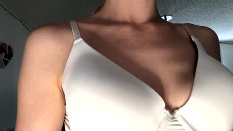 Ally Girl In Her Ally World online show from October 6, 7:11 pm