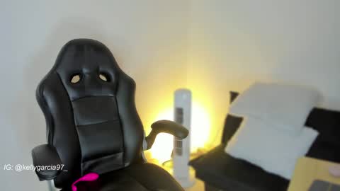 Kelly  online show from December 11, 1:06 pm