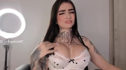 Kelly  online show from March 4, 7:11 pm