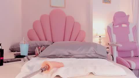 Allyson online show from November 9, 8:18 pm