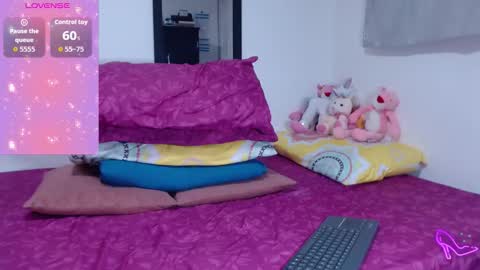 Snapshot of allysonstonne chatting on November 5, 1:05 am Allysonstonnes online show from November 5, 1:05 am