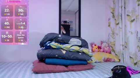 Snapshot of allysonstonne chatting on December 4, 12:42 am Allysonstonnes online show from December 4, 12:42 am