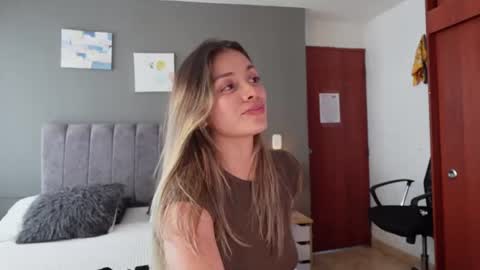 Snapshot of allysonsweett chatting on July 30, 8:19 pm ANNA online show from July 30, 8:19 pm