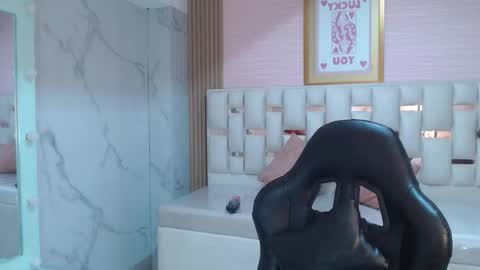 Snapshot of allyssa_bellini_s chatting on November 10, 8:30 pm Allysa online show from November 10, 8:30 pm