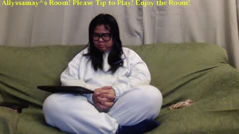 Allyssamay online show from January 19, 6:09 am