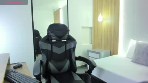 ALMA FENIX  online show from December 1, 6:46 pm