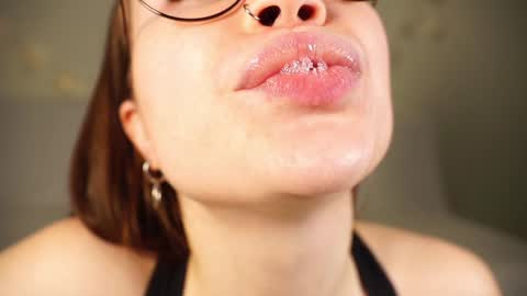 Snapshot of alma_yammy chatting on December 3, 9:55 am Alma online show from December 3, 9:55 am