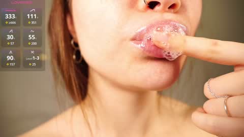 Snapshot of alma_yammy chatting on December 5, 9:17 am Alma online show from December 5, 9:17 am