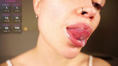 Snapshot of alma_yammy chatting on December 7, 2:35 pm Alma online show from December 7, 2:35 pm